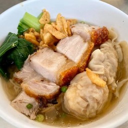 บะหมี่เกี๊ยวหมูกรอบ