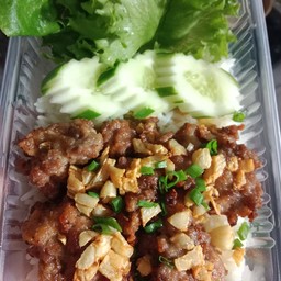 หมูสับก้อนทอดกระเทียมพริกไทย