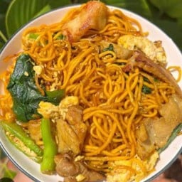 หมี่เหลืองผัดซีอิ๊วหมูนุ่ม