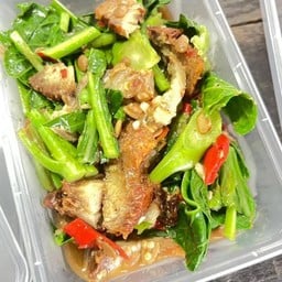 ผัดคะน้า ราดข้าว