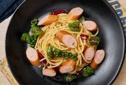 สปาเก็ตตี้พริกแห้งไส้กรอกไก่
