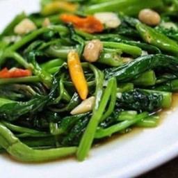 ผัดผักบุ้ง