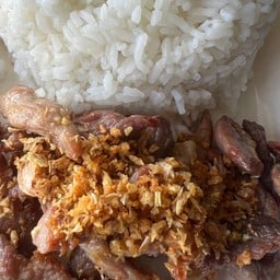 ข้าวหมูทอดกระเทียม