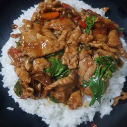กระเพราหมูชิ้น