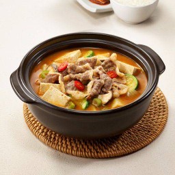 사골차돌된장찌개 Doenjang stew(ox bone broth, Beef bresket)