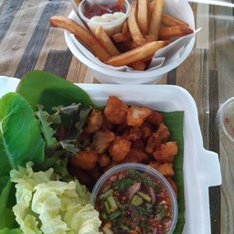 ยำไก่แซ่บ