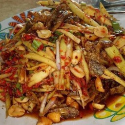 ยํามะม่วงปลากรอบ