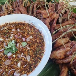 ร้านหมูพวงแดดเดียวจิ้มแจ่วครูฟ้าใส (หมูพวงหน้าแม็ก)
