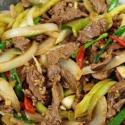 ข้าว หมูผัดพริกหยวก