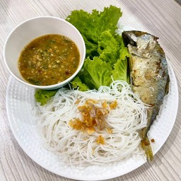 เมี่ยงปลาทู 2 ตัว