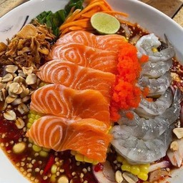 ยำแซลม่อนกุ้งสด + ไข่กุ้ง