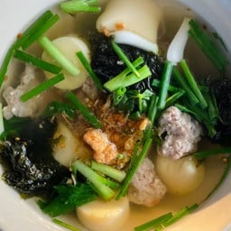 แกงจืดเต้าหู้หมูสับสาหร่าย