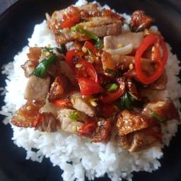 หมูกรอบผัดพริกเกลือ