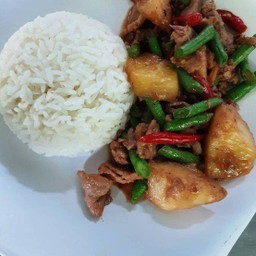 พริกแกงหมูราดข้าว