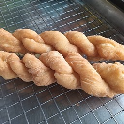 ปาท่องโก๋เกลียว