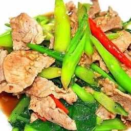 ผัดคะน้า ราดข้าว