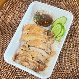 ข้าวหน้าสะโพกไก่ย่างน้ำจิ้มแจ่ว