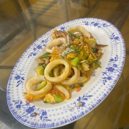 ปลาหมึกผัดไข่เค็ม