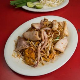 ผัดไทยวุ้นเส้นปลาหมึก