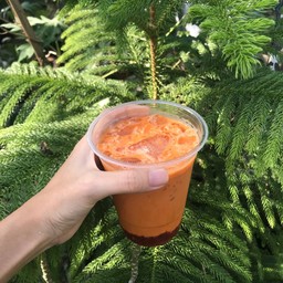 Thai tea strawberry latte