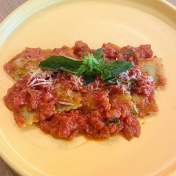 ราวิโอลีผักโขม