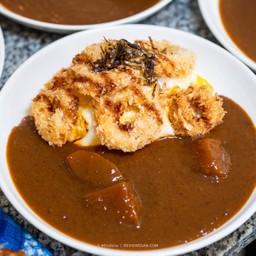 [อร่อยซ่ากับโค้ก] ข้าวแกงกะหรี่ญี่ปุ่น - ปลาหมึกชุปเกล็ดขนมปังทอด +  โค้ก ออริจินัล (กระป๋อง)