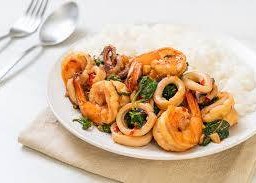 กระเพราทะเลราดข้าว