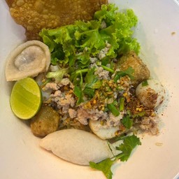 ก๋วยเตี๋ยวลูกชิ้นปลาต้มยำ