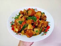 ผัดกระเพราหมูกรอบ