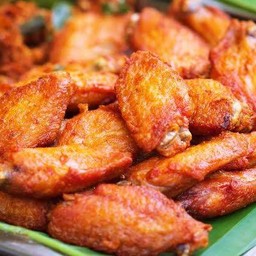 ปีกไก่ทอดเกลือ 8 ชิ้น
