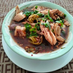 ยำจิ้นไก่เมือง
