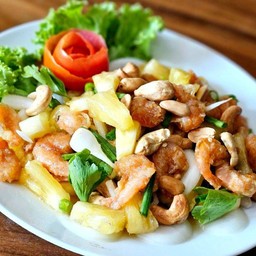 ยำกุ้งเสียบ