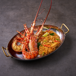 ผัดมาม่าต้มยำแห้ง กุ้งมังกร