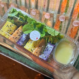 สลัดโรลธัญพืช+น้ำสลัดครีม