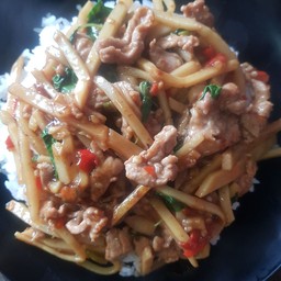 หน่อไม้ผัดหมู