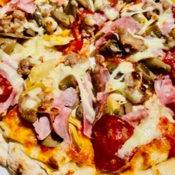 พิซซ่าคาปริซโฉ่ซา