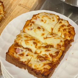 ขนมปังอบหน้าฮาวายเอี้ยน