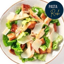 ซีซ่าสลัดอกไก่และเบคอนกรอบ