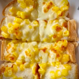 ขนมปังหน้าข้าวโพดอบชีส Toast Corn Cheese