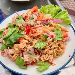ยำมาม่าหมูสับ