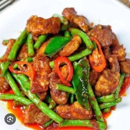 ผัดพริกแกง