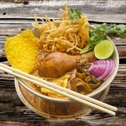 ร้านข้าวซอยสูตรล้านนา ถนนอิสรภาพ(แยกบ้านแขก)ระว่างซอย3กับซอย5ติดถนนใหญ่