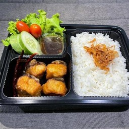 ข้าวปลากระพงซอสมะขาม