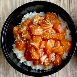 ข้าวหน้าแซลมอนหั่นเต๋าบราว์ดอง + ซีฟู้ด+ไข่ดอง (มีจำกัดต่อวันนะค่ะ)