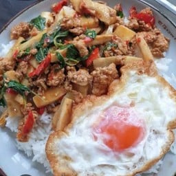 ผัดหน่อไม้หมูสับราดข้าว+ไข่ดาว