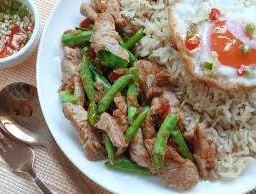 เนื้อผัดกะปิราดข้าว+ไข่ดาว