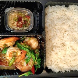 ข้าวกระเพรากุ้ง