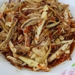 ยำมะม่วงปลากรอบ