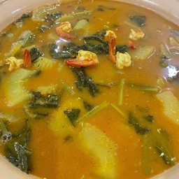 แกงส้มกุ้งผักรวม