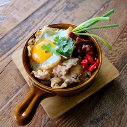 ข้าวหน้าไก่ไข่ดาว